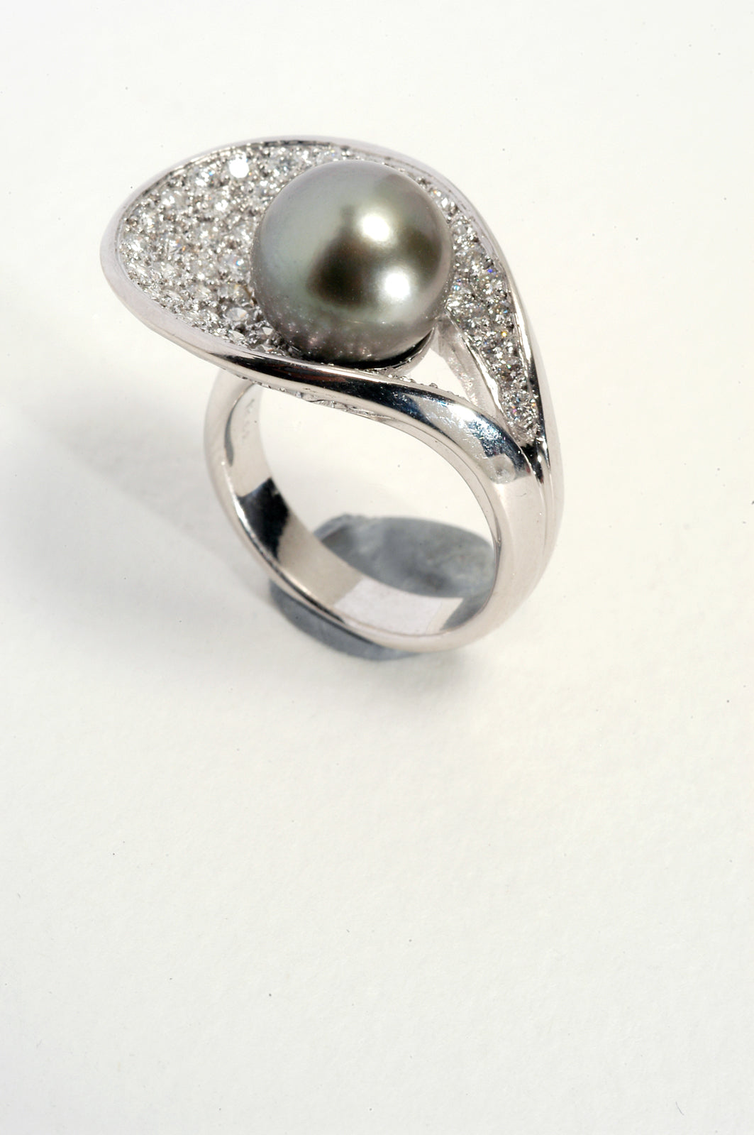 Ring 18kt Wg,Black Tahitian Prl 10-11mm & Diam.Br.1,39ctA Grade South Sea
