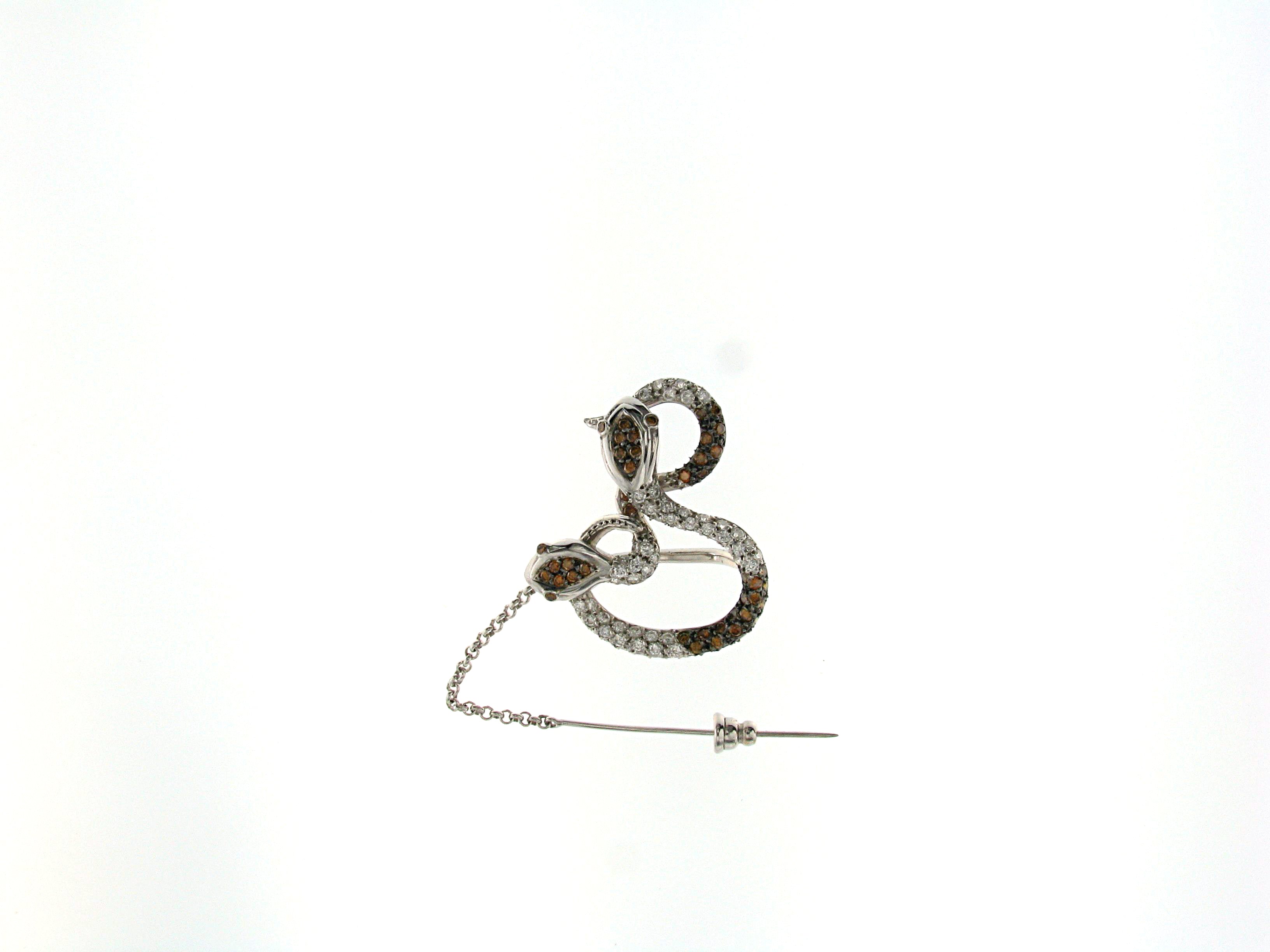 Brooch 18kt Wg,Diam.Br.Tr.Cognac & Diam.Br. FG/VS2-Si1 2,15ct